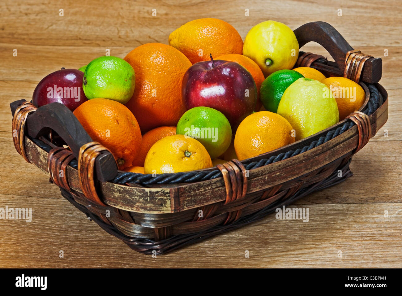 Un mélange de fruits avec la vitamine C Banque D'Images