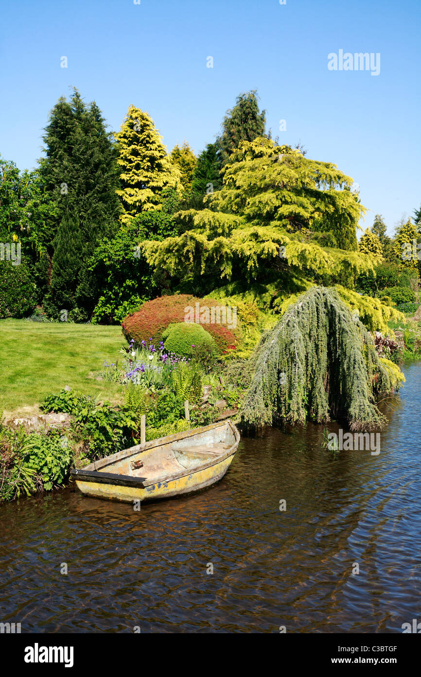 Lakeside Garden Beeston Cheshire England UK United Kingdom eu Europe Banque D'Images