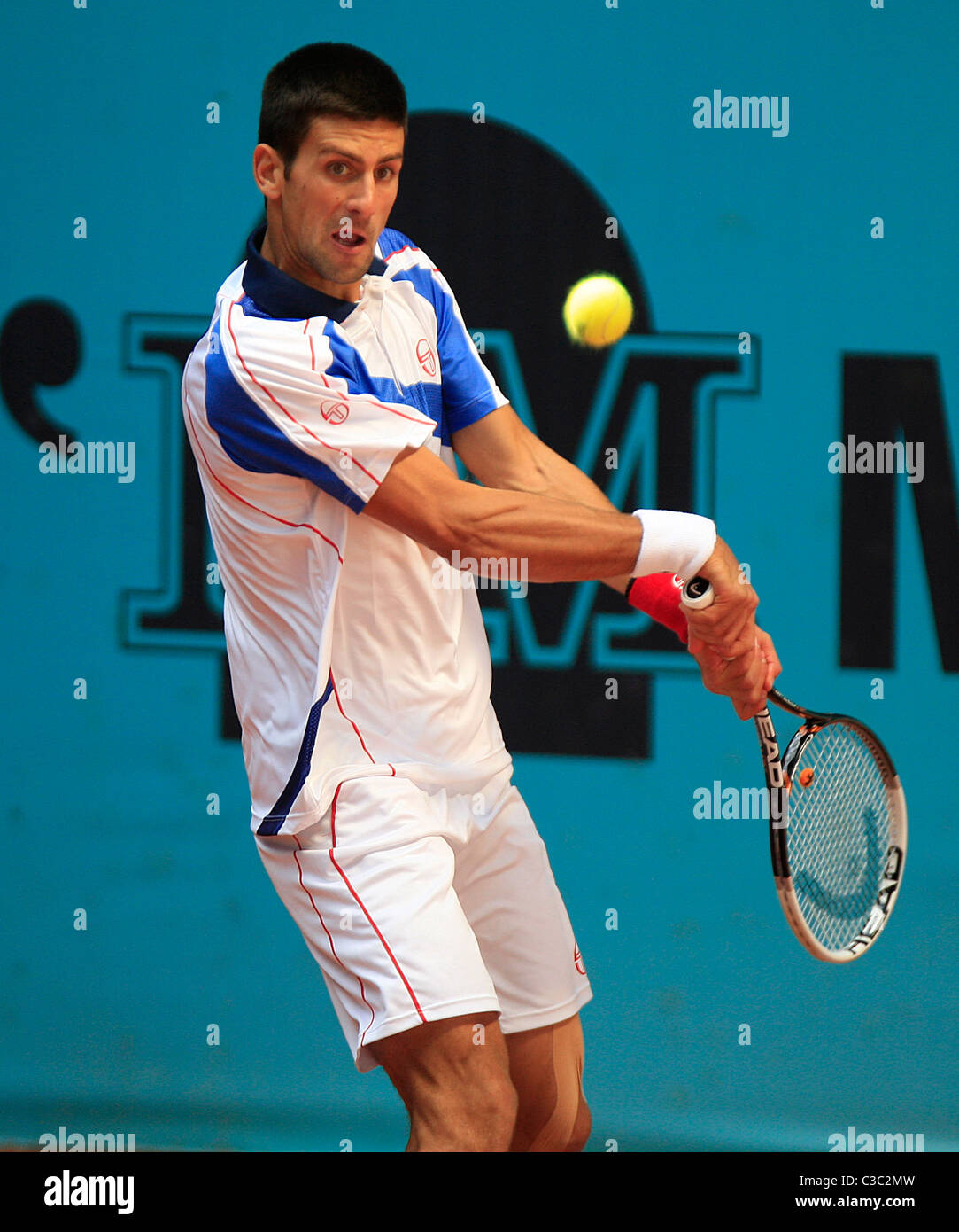 05.05.2011 - Novak Djokovic (SRB) en action contre Guillermo García-López (ESP), 3e tour de l'Open de Madrid, Mutua Madrilena Banque D'Images 05.05.2011 - Novak Djokovic (SRB) en action contre Guillermo García-López (ESP), 3e tour de l'Open de Madrid, Mutua Madrilena Banque D'Images