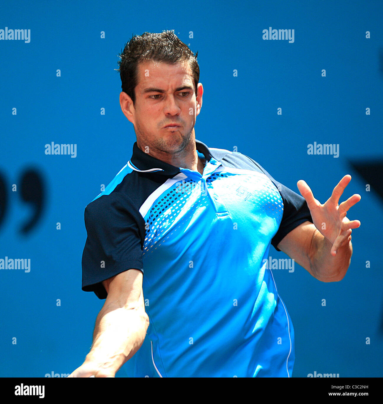 Guillermo García-López (ESP) en action contre Novak Djokovic (SRB), 3e manche de la Mutua Madrile Banque D'Images Guillermo García-López (ESP) en action contre Novak Djokovic (SRB), 3e manche de la Mutua Madrile Banque D'Images
