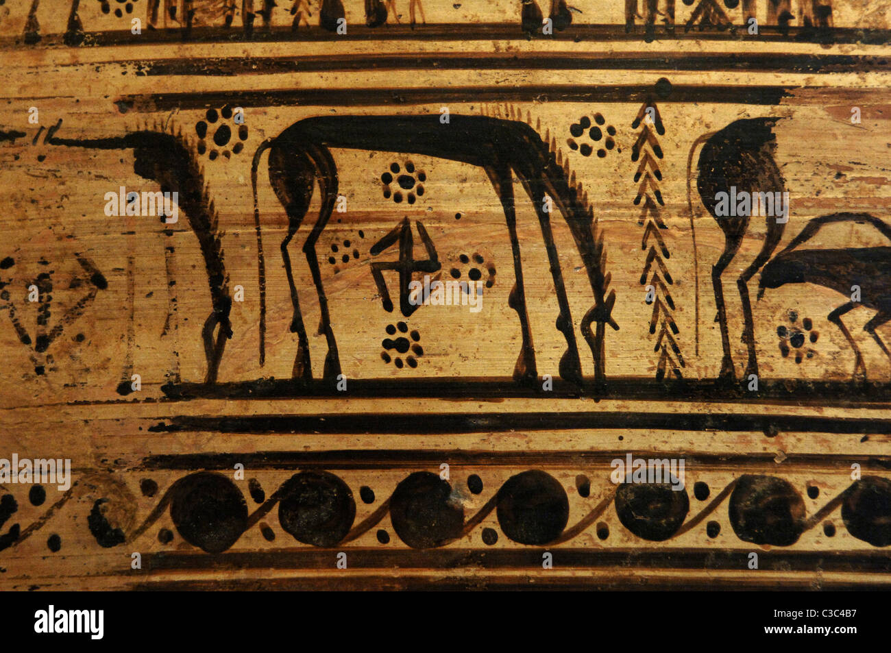 L'art grec cratère en terre cuite avec couvercle surmonté d'un petit hydria. Détail de décoration. Période géométrique. Ca. 750-740 BC. Banque D'Images