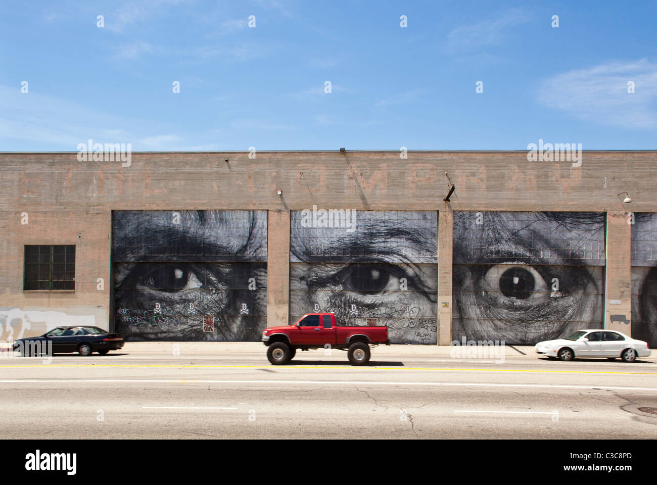 Les yeux de l'artiste JR, près de Union Station, Art de rue, des arts, du  district, de Los Angeles, Californie, USA Photo Stock - Alamy