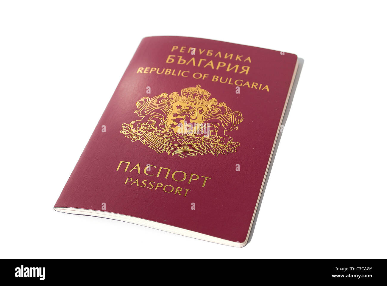 Passeport bulgare isolé sur fond blanc Banque D'Images