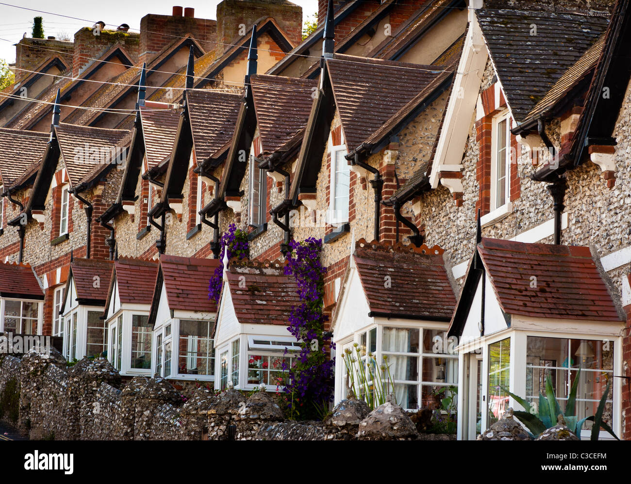 Rangée de maisons mitoyennes à Beer, Devon Banque D'Images