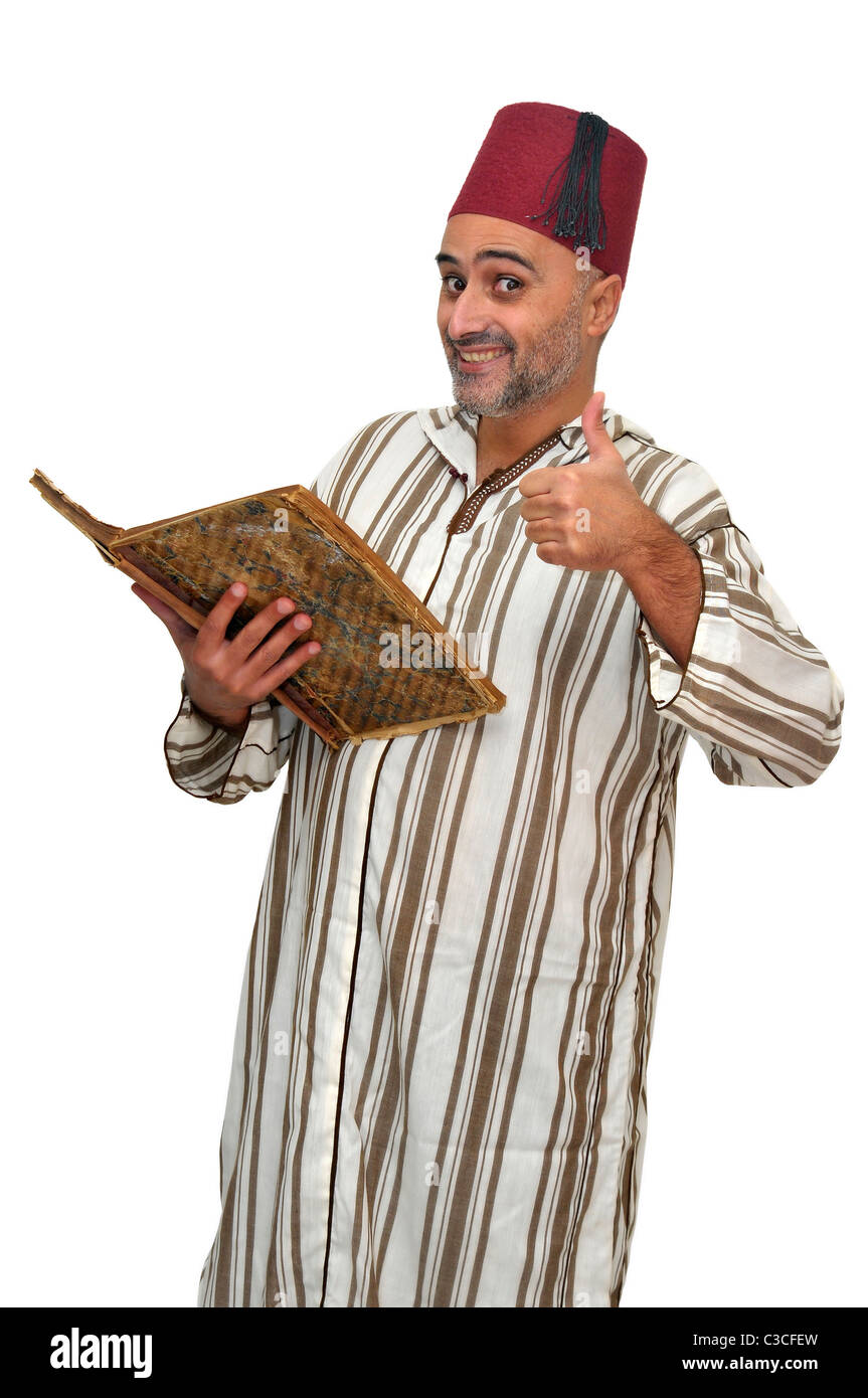 L'homme arabe avec de très vieux livre isolé dans White Banque D'Images