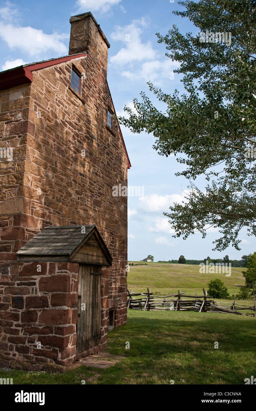 Entrée latérale à la maison en pierre historique sur le Manassas National Battlefield. Banque D'Images