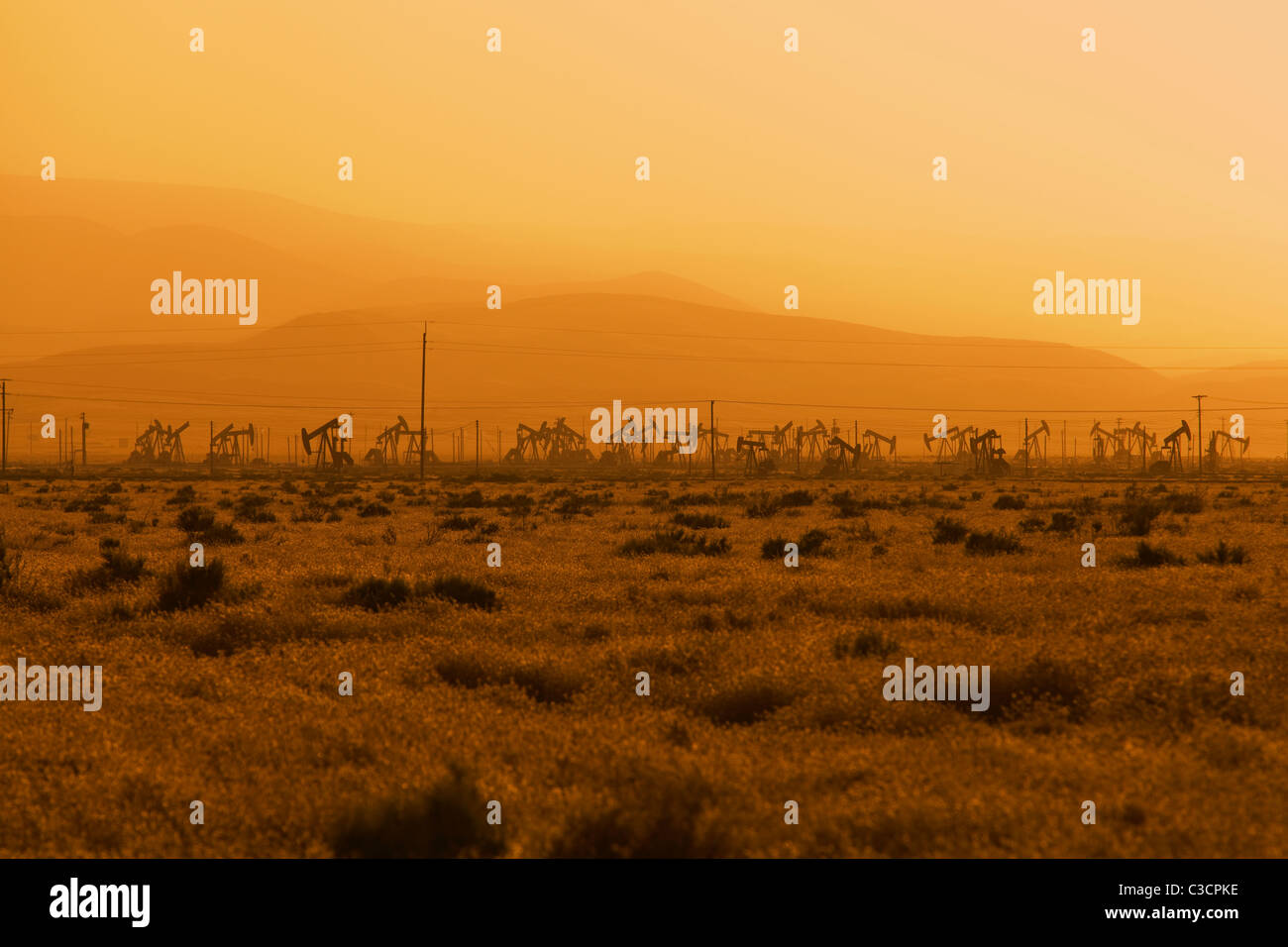 Chevalets huile - Kern River Oil Field, Coalinga, California USA Banque D'Images