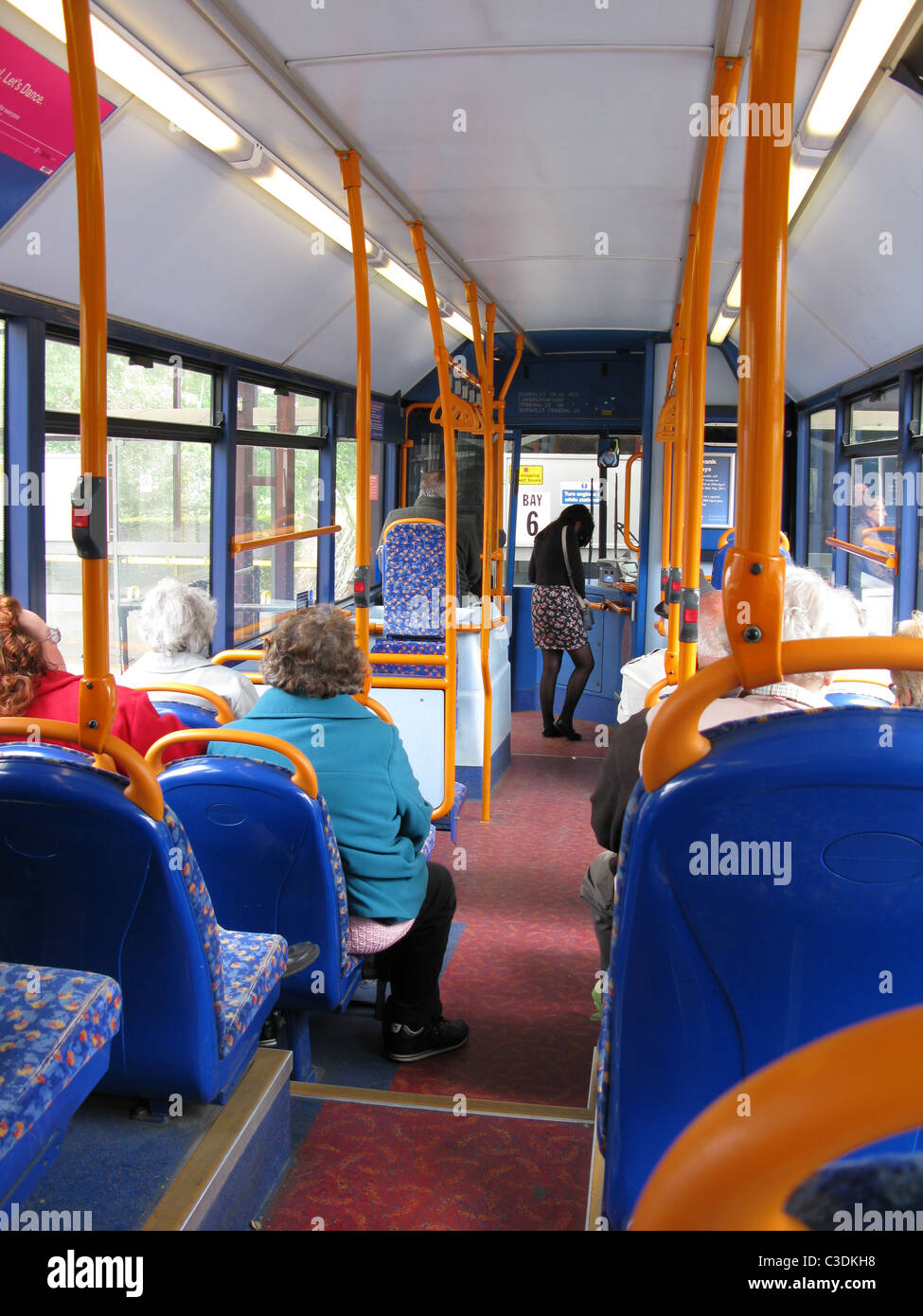 Gens sur un bus Banque D'Images