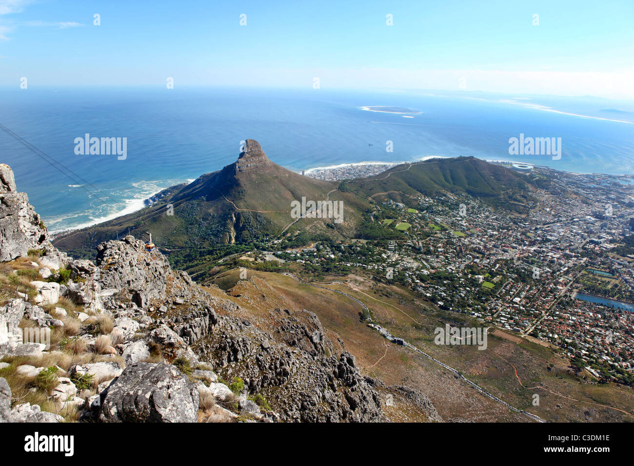 La vue de la tête de Lion à partir de la Table Mountain, Cape Town, Afrique du Sud. Banque D'Images