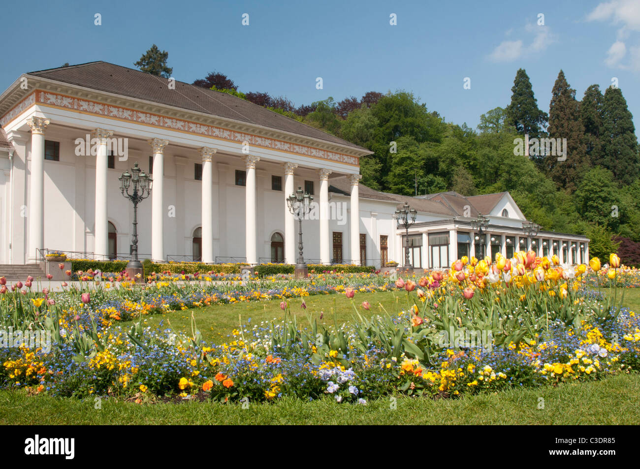 Et Kurhaus Baden-Baden Trinkhalle, colonade avec piliers de Corinthe et des peintures murales, Forêt-Noire, Bade-Wurtemberg, Allemagne Banque D'Images