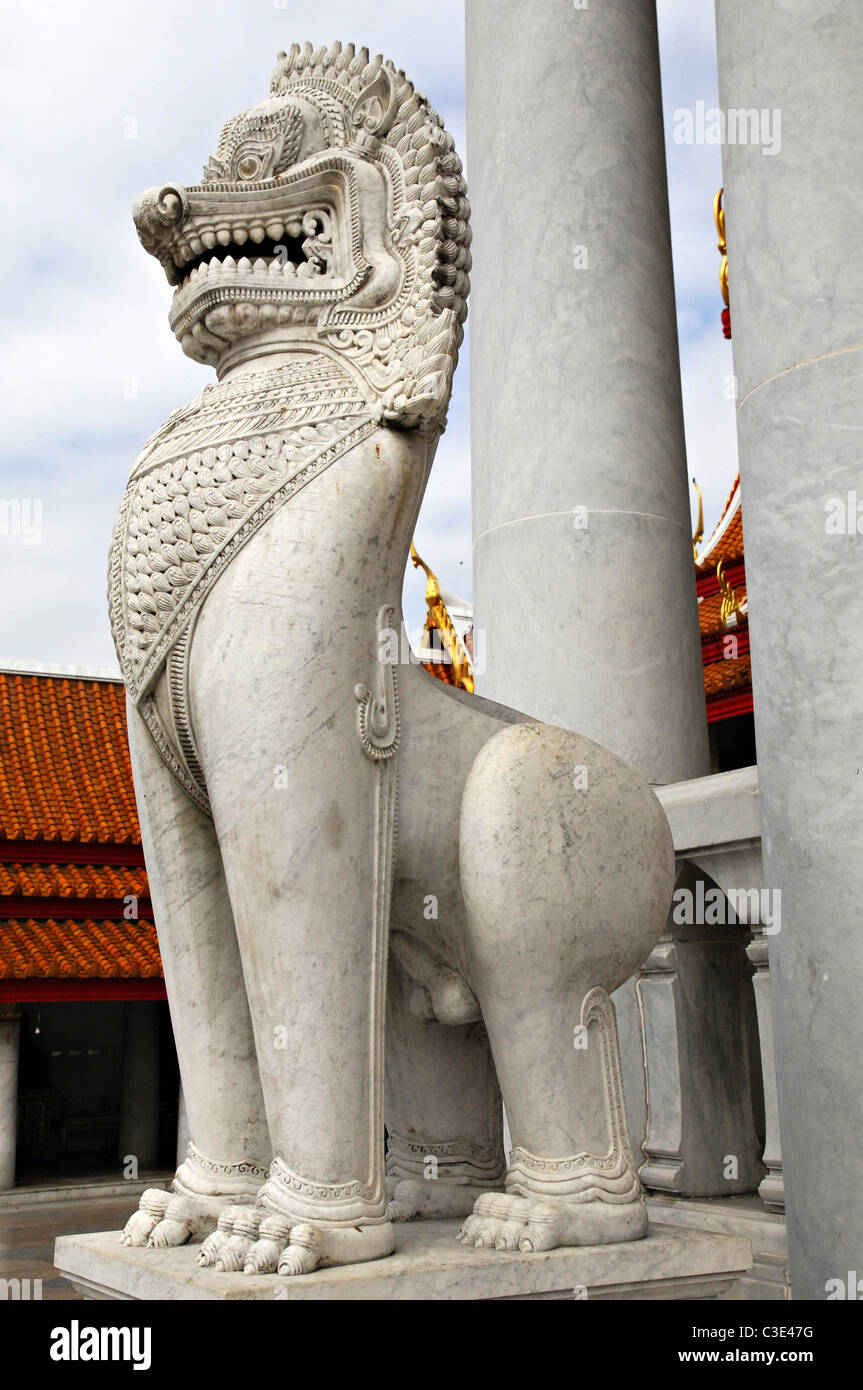 Statue garde au Golden Palace à Bangkok, Thaïlande Banque D'Images