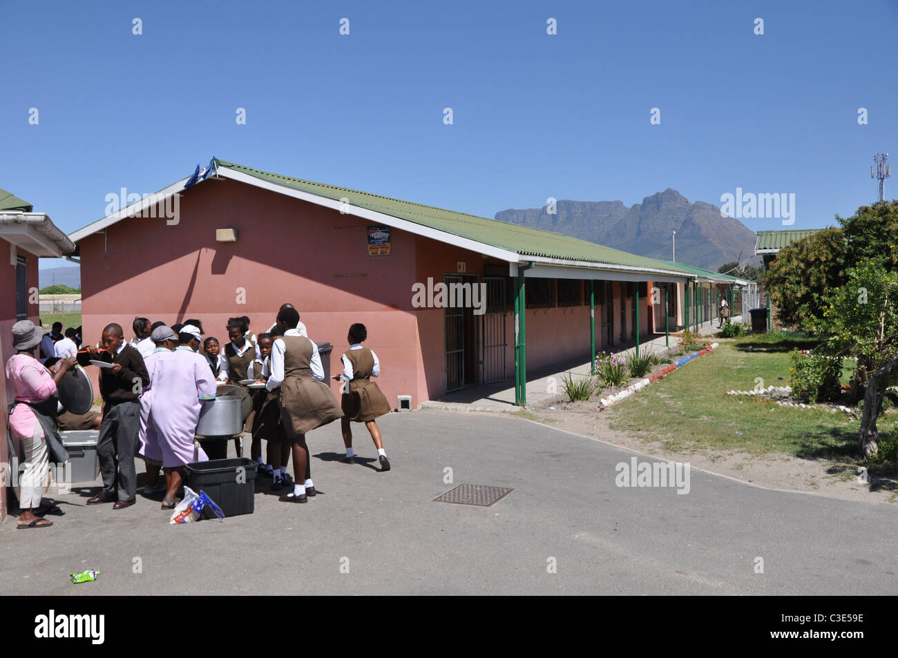 Le déjeuner chaud servi dans les écoles dans le township de Cape Town Banque D'Images