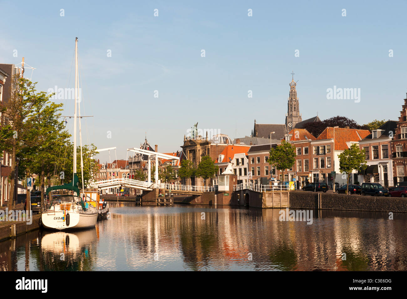 Dans la rivière Spaarne Haarlem, Pays-Bas Banque D'Images
