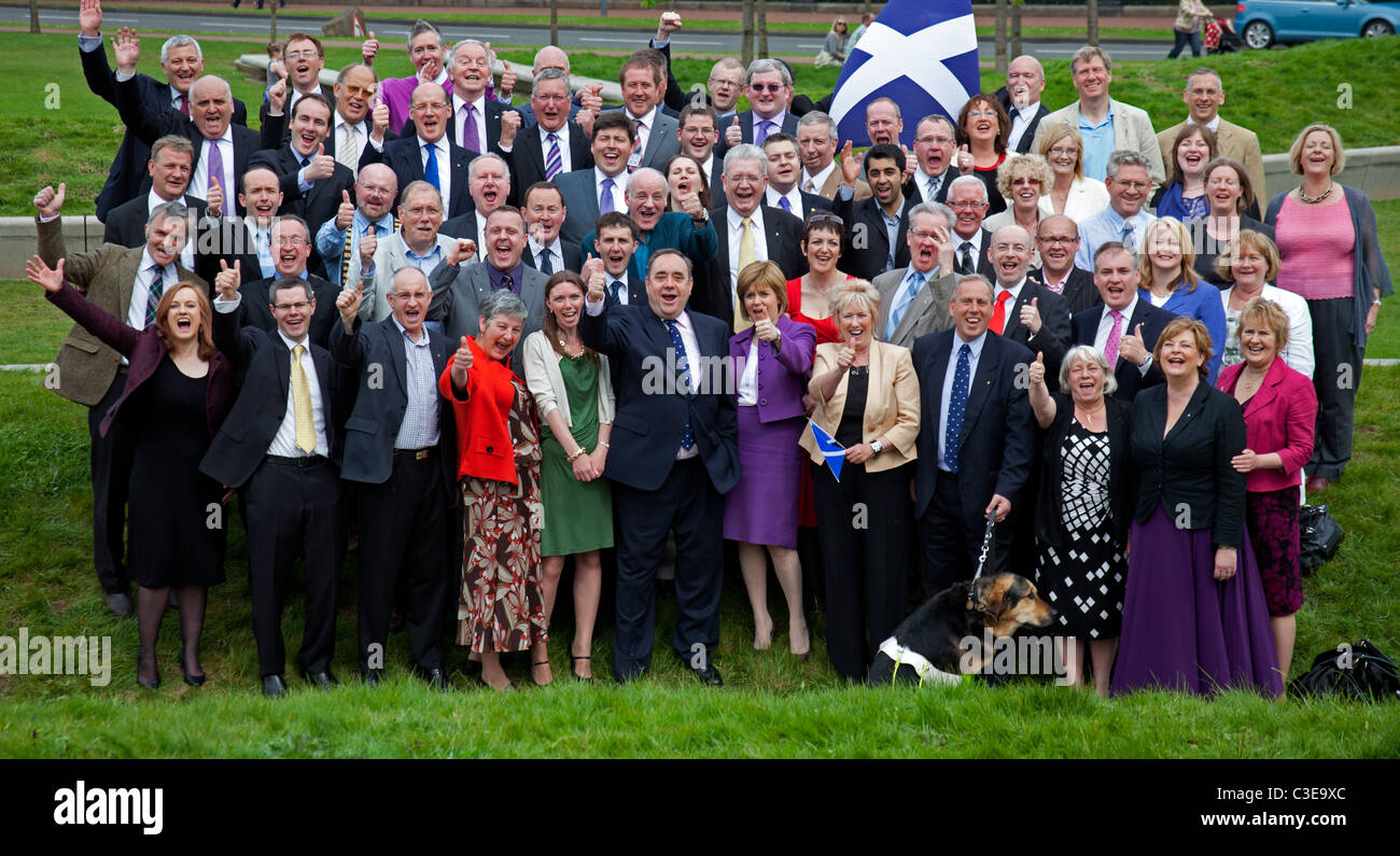 07Th Mai 2011 Scottish National Party Premier Ministre de l'Ecosse Alex Salmond et MSPs célèbrent leur victoire historique Banque D'Images