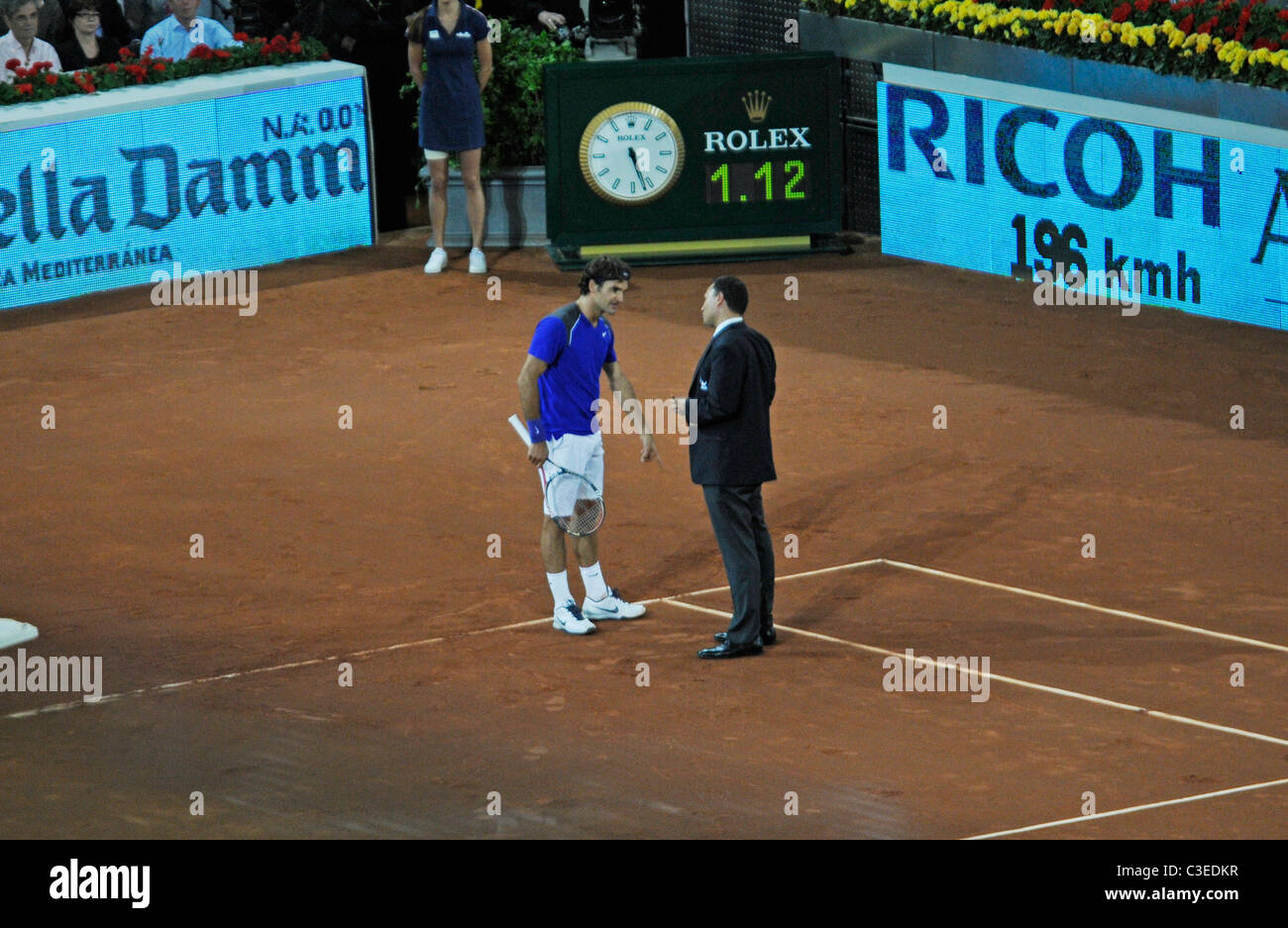 L'Espagne de Rafael Nadal contre Roger Federer de Suisse, au cours de demi-finales de l'Open de Tennis de Madrid Mutua Madrilena Banque D'Images