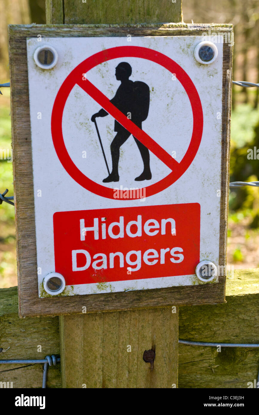 Dangers cachés signer pour les marcheurs du Yorkshire UK Banque D'Images