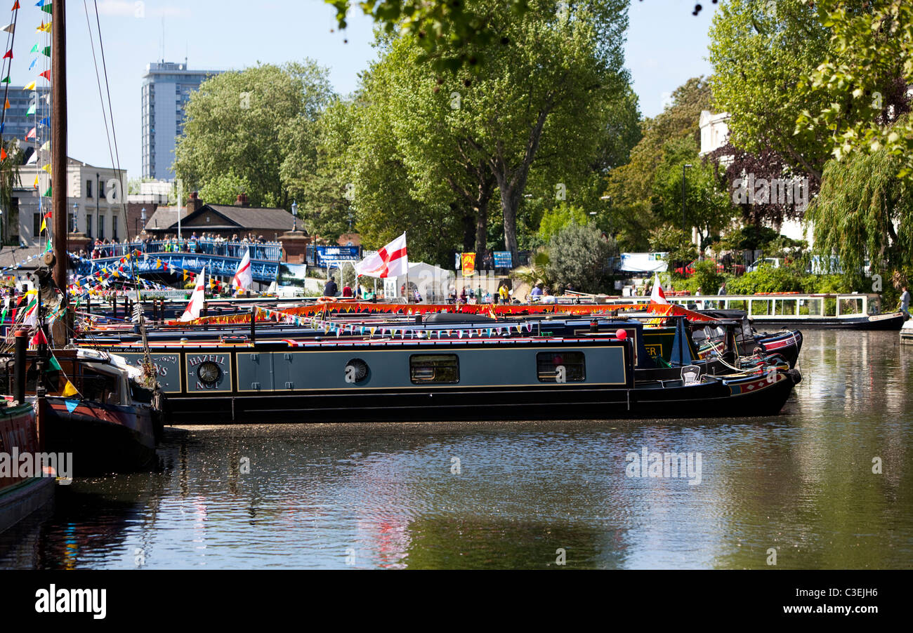 Narrowboats sur Regent's Canal à la Petite Venise, Londres, Angleterre, Royaume-Uni Banque D'Images