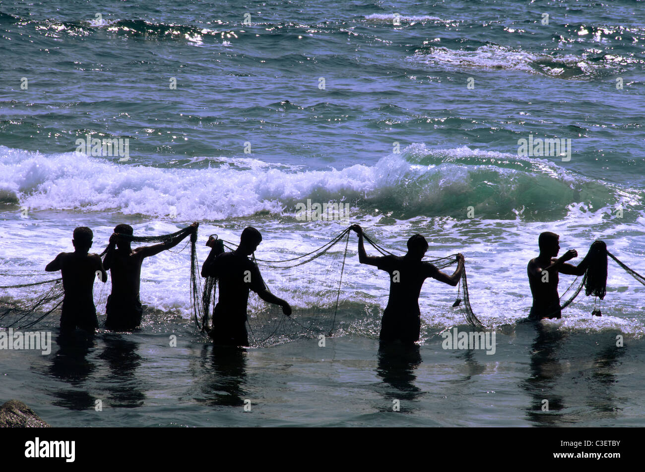 Filets de pêcheurs Silhouette pose Ambalama Beach près de Galle côte sud du Sri Lanka Banque D'Images