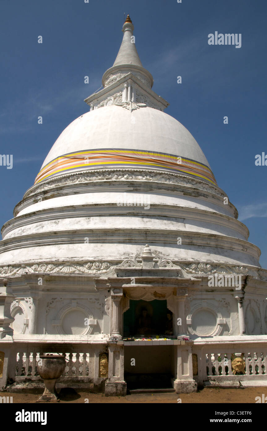 Le Stupa au Vihara, Panadura Côte ouest du Sri Lanka Banque D'Images