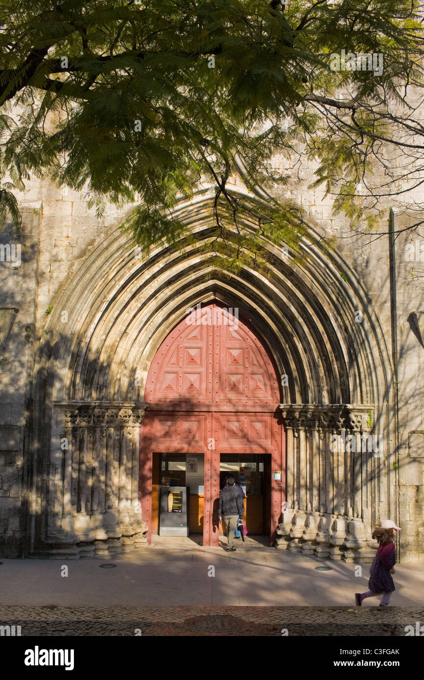 Porte avant du couvent Carmo Gothique, Lisbonne, Portugal Banque D'Images