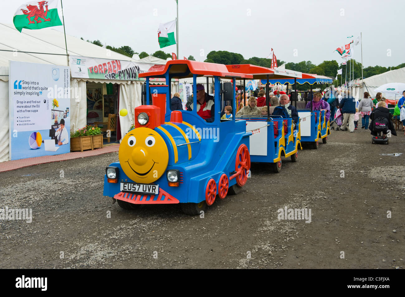 En petit train touristique à l'Eisteddfod National 2010 Ebbw Vale Blaenau Gwent South Wales UK Banque D'Images