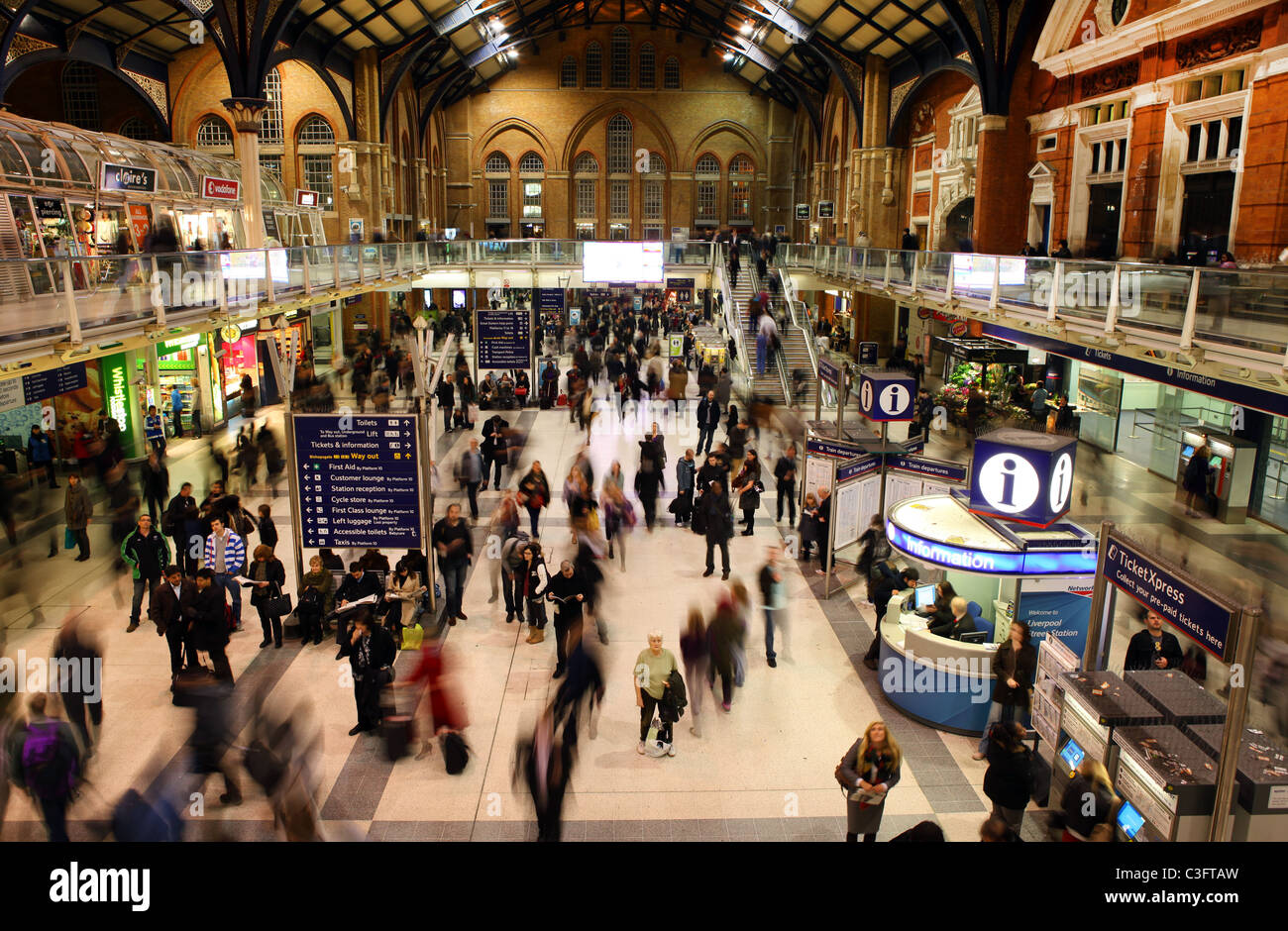 La gare de Liverpool Street à Londres, en Angleterre. Banque D'Images