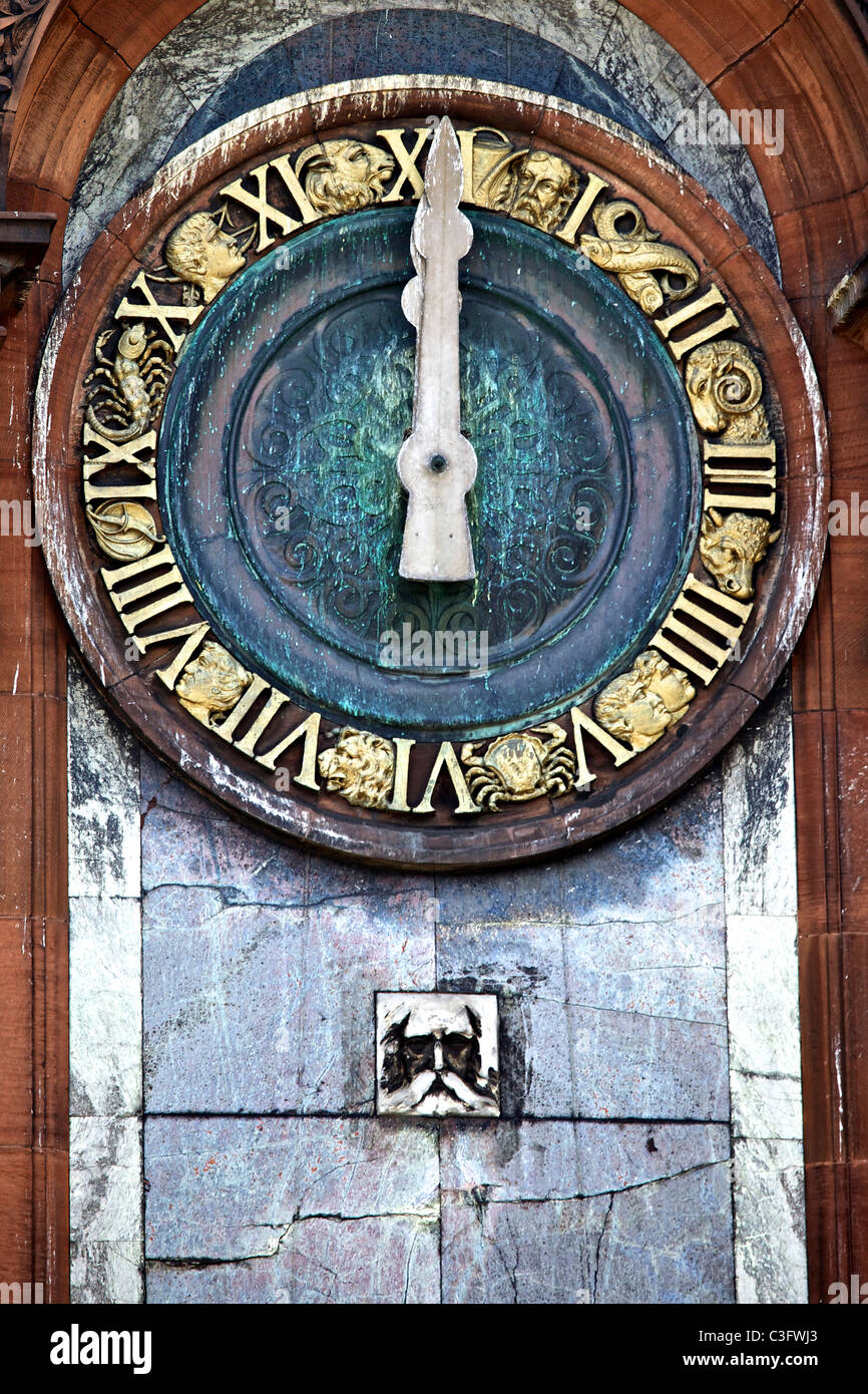 L'horloge zodiacale et vieux père Temps sur manoirs Charing Cross, Glasgow, Scotland, UK Banque D'Images
