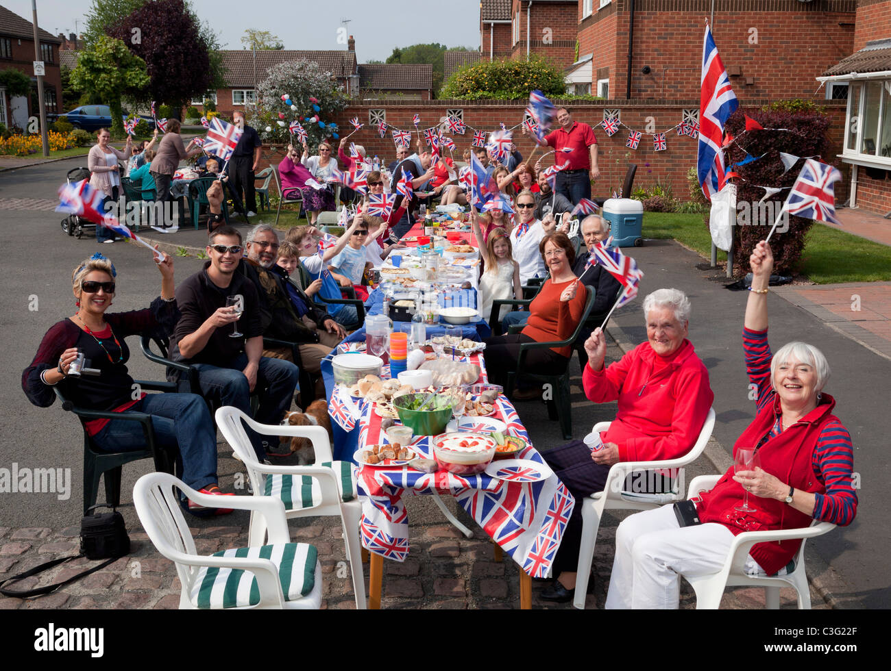 Fête dans la rue pour célébrer le mariage royal entre le prix William et Catherine Kate Middleton Nottingham Angleterre GO UK Banque D'Images