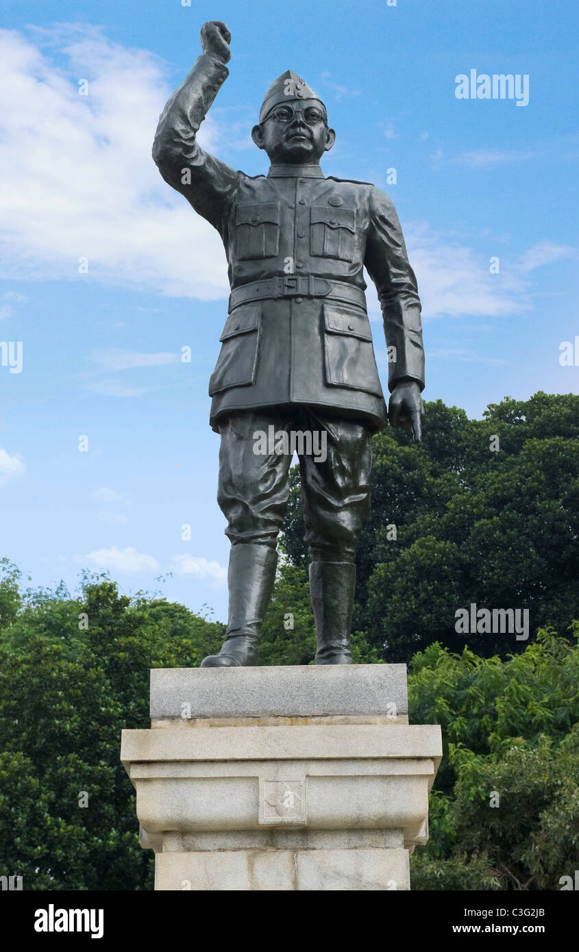 Low angle view of a statue de Subhas Chandra Bose, Bangalore, Karnataka, Inde Banque D'Images