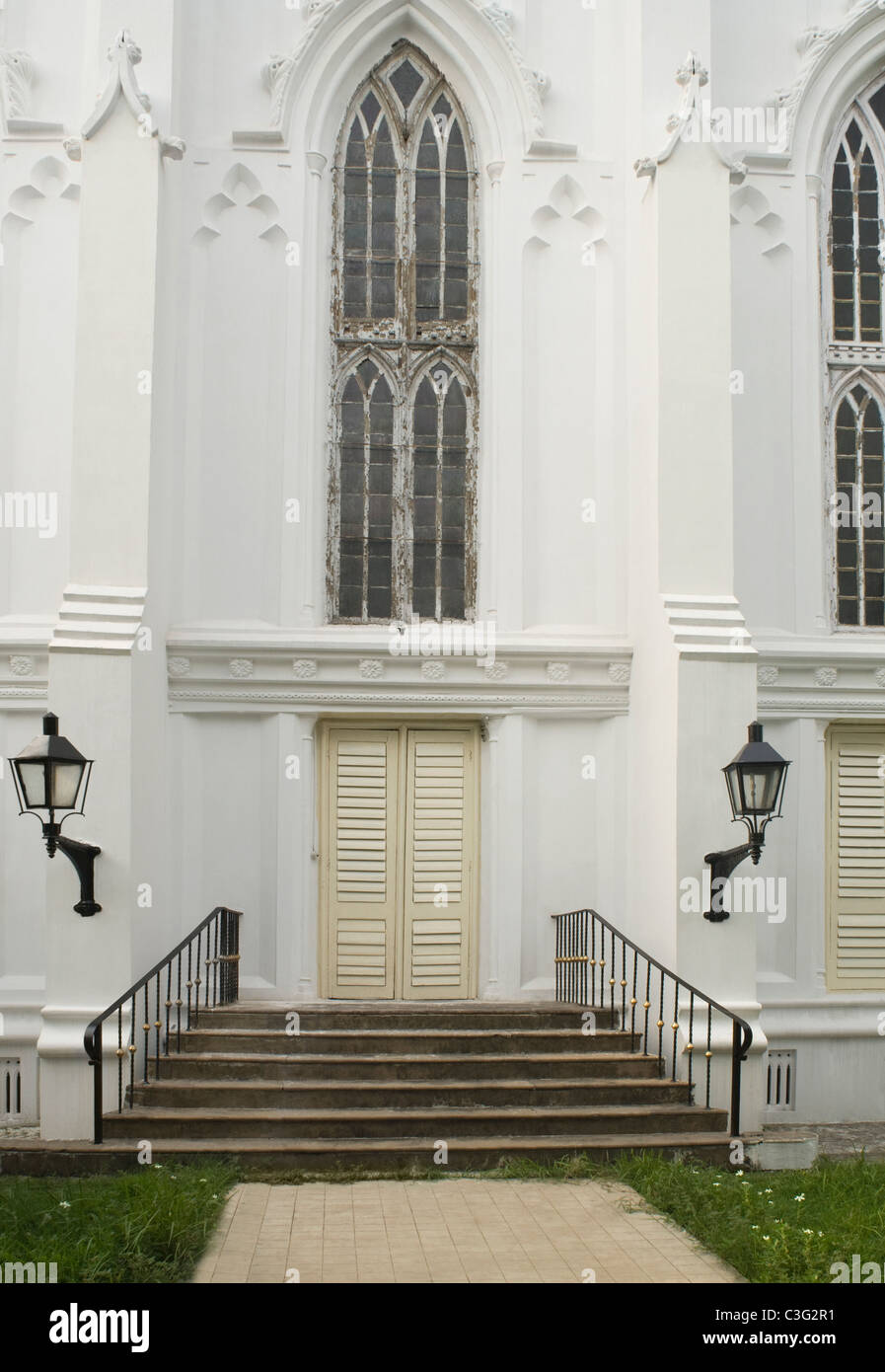 Porte d'entrée d'une cathédrale, la Cathédrale St Paul, Kolkata, West Bengal, India Banque D'Images