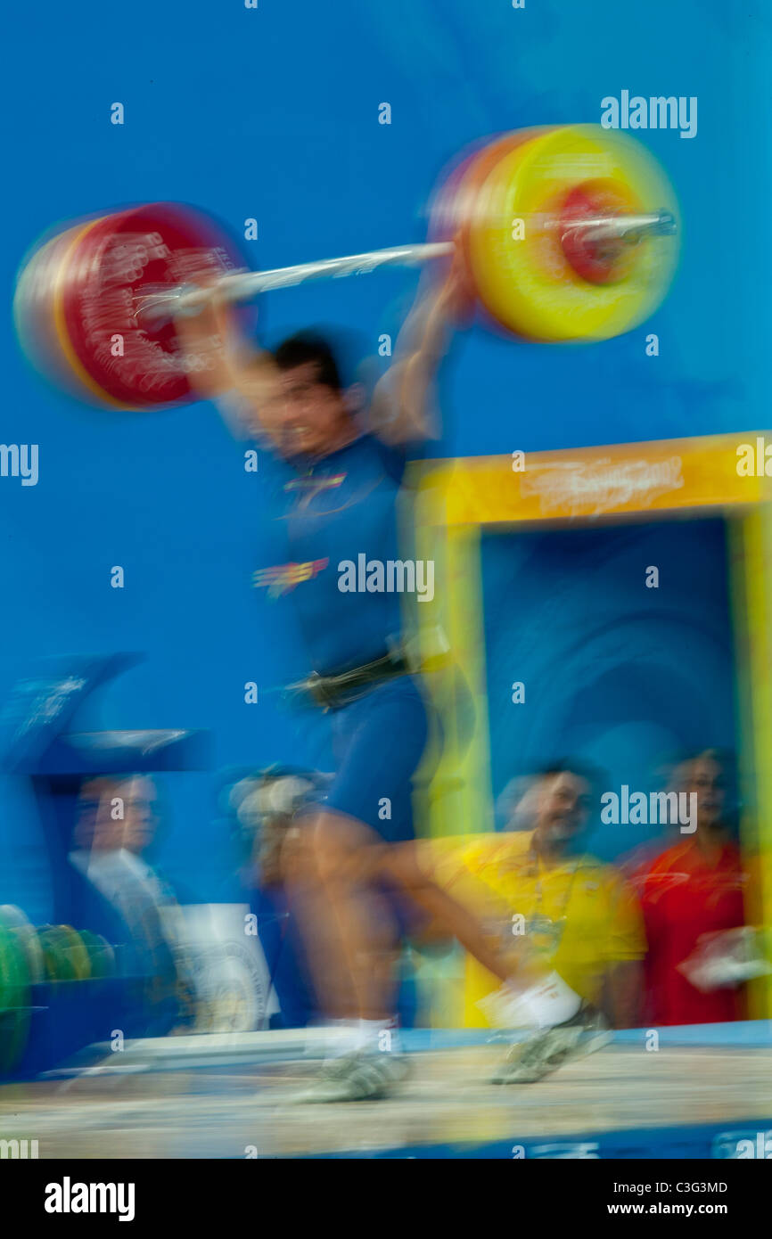 Jose Juan Navarro (ESP) en concurrence dans l'haltérophilie 94kg à la classe des Jeux Olympiques d'été de 2008, Pékin, Chine. Banque D'Images