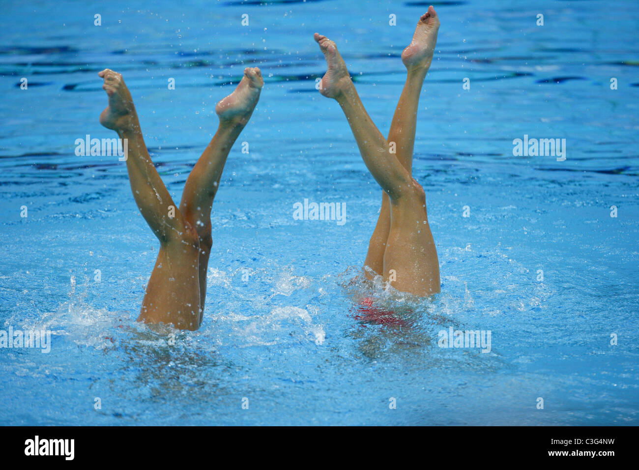 Synchronized swimming legs Banque de photographies et d'images à haute  résolution - Alamy