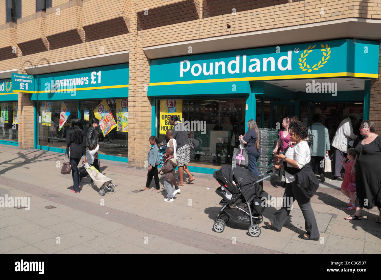 L'Poundland store à Woolwich, East London, UK. Banque D'Images