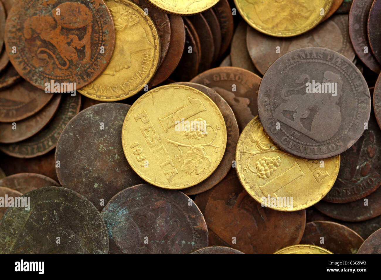Vieux antique république espagne 1937 pièce de monnaie de 50 cents et la peseta Banque D'Images