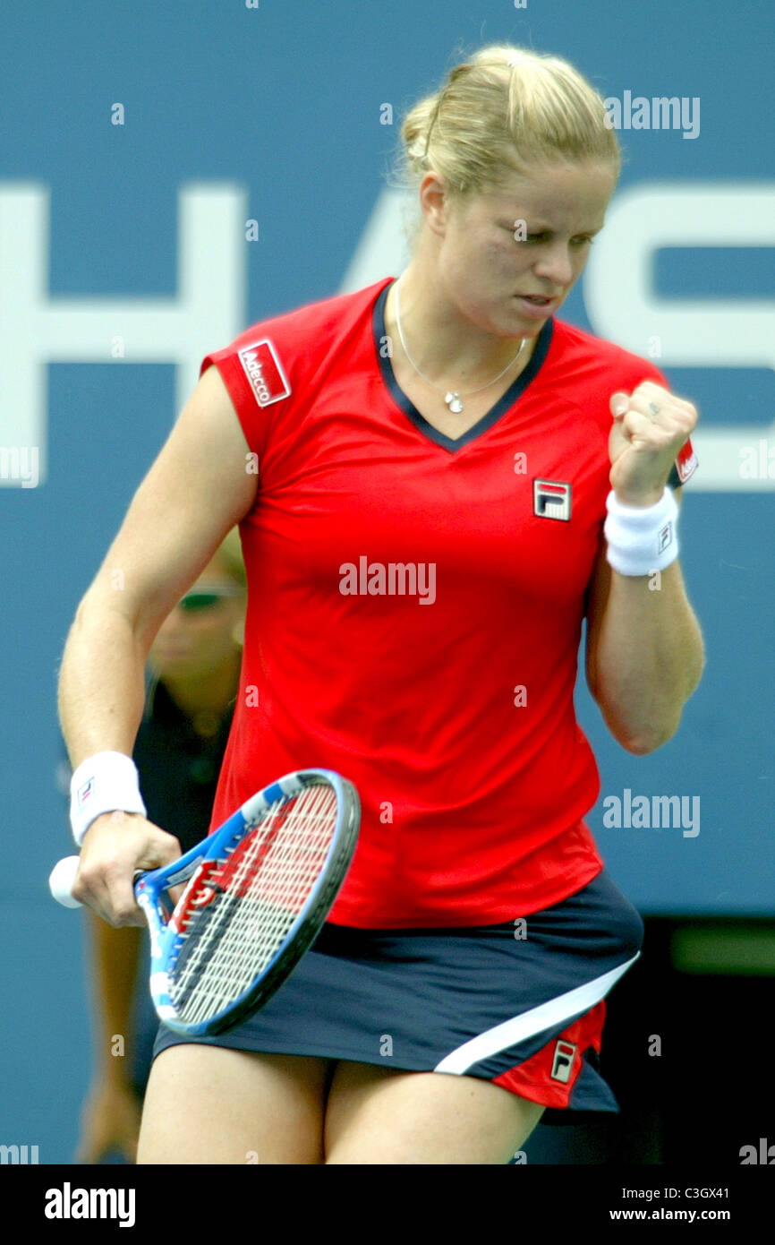 Kim Clijsters de Belgique en action pendant son match contre Li Na de Chine le jour 9 de l'US Open à l'USTA Billie Jean King Banque D'Images