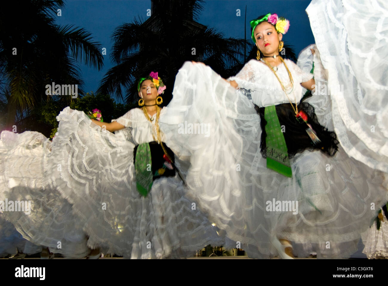 Le Mexique. La ville de Veracruz. Mexican folk dance-expositions. Sur 'Jarocho'. Banque D'Images