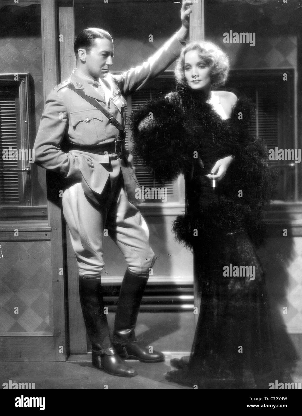 Clive Brook et Marlene Dietrich de 'Shanghai Express', 1932 Banque D'Images
