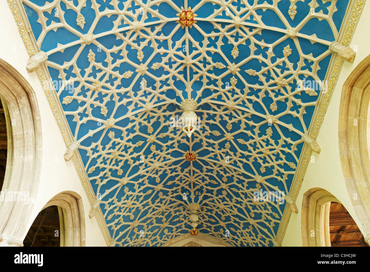 Le plafond orné de l'église de St Jean le Baptiste, Somerset, Angleterre, à Axbridge Banque D'Images