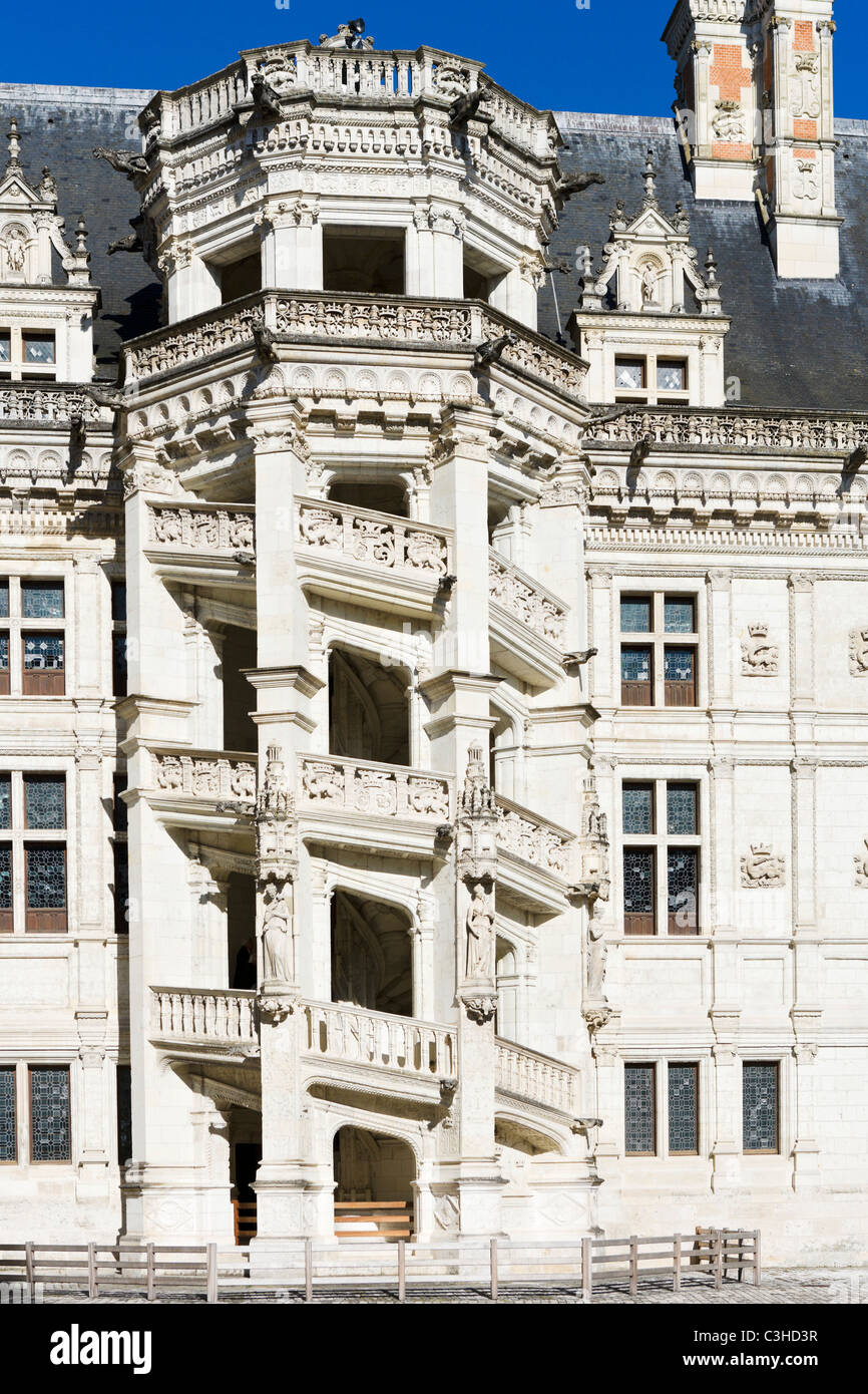 Escalier extérieur sur l'aile François I, Château de Blois, Loire, Touraine, France Banque D'Images