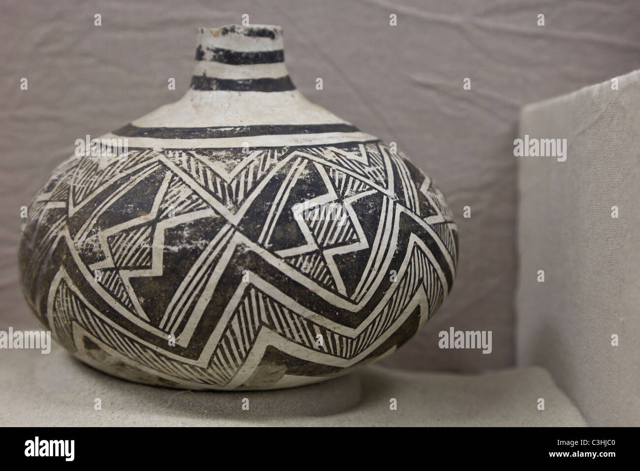 La culture de la poterie, Salado Salado, Polychrome avec motif géométrique à Besh-Ba-Gowah Parc archéologique de Globe, Arizona, USA. Banque D'Images