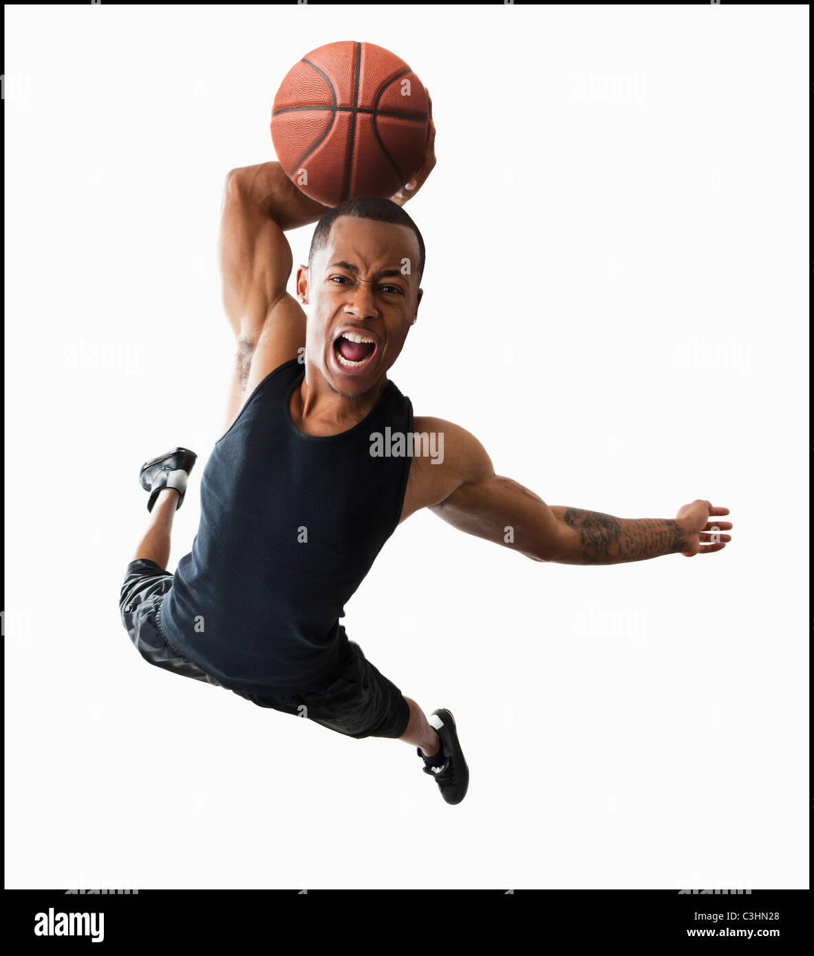 Portrait de jeune homme jouant au basket-ball Banque D'Images