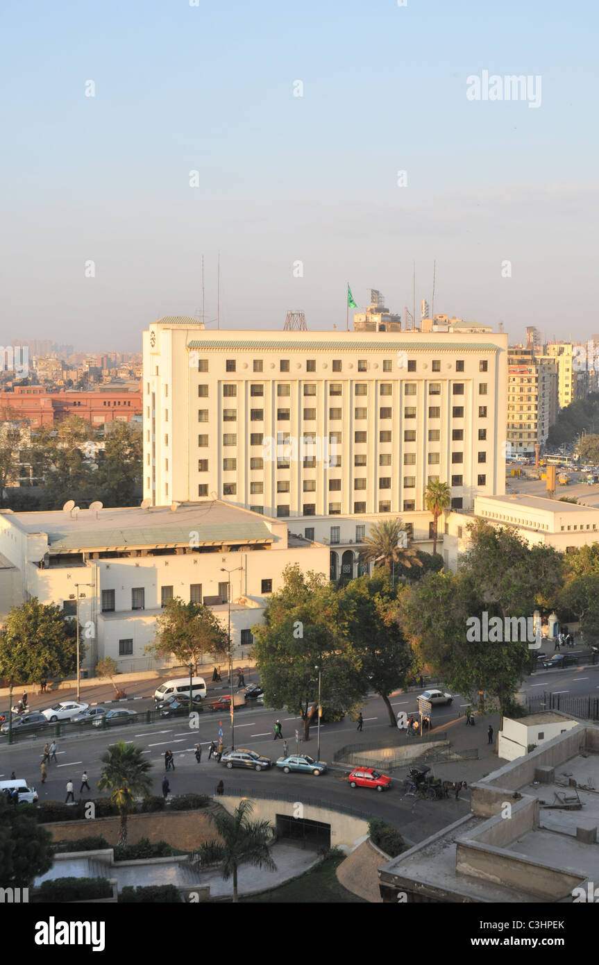 Le Caire, Égypte -- La Ligue arabe ou ligue des États arabes, l'administration centrale sur les rives du Nil près de la place Tahrir. Banque D'Images