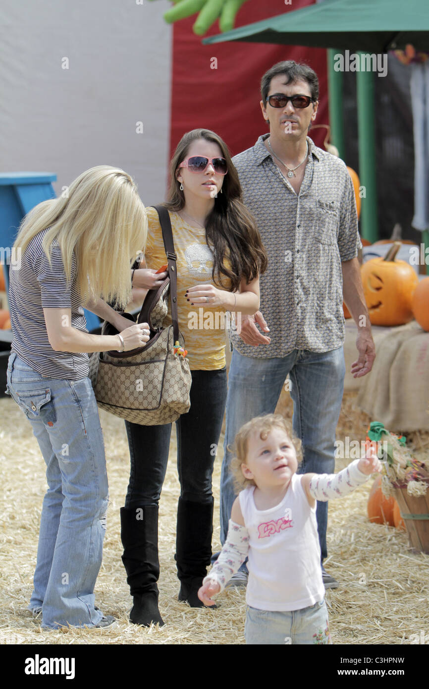 Scott Baio, épouse Renée Sloan avec leurs filles visiter M. Bones Citrouille West Hollywood, Californie - 18.10.09 Banque D'Images