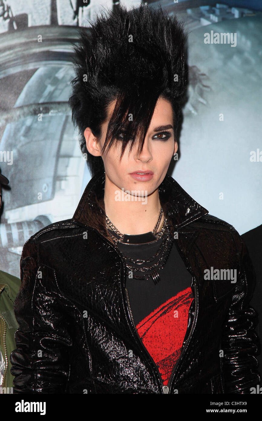 Bill Kaulitz Tokio Hotel signer des copies de leur nouveau CD 'Humanoid' chez Best Buy New York City, USA - 20.10.09 Banque D'Images