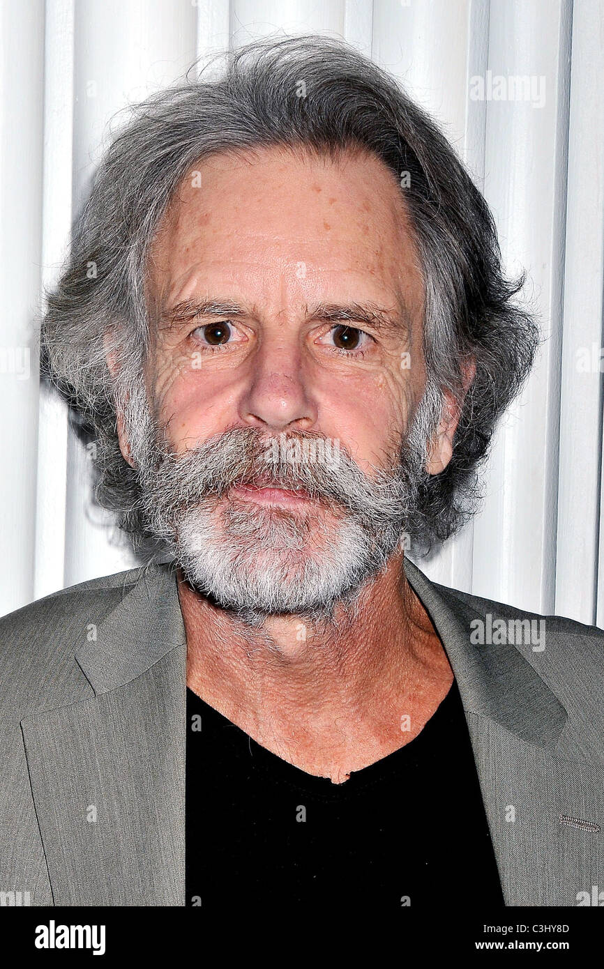 Bob Weir assiste à une réception de collecte de fonds à l'appui de la nouvelle exposition "Le Grateful Dead : Now Playing' à la New-York Banque D'Images