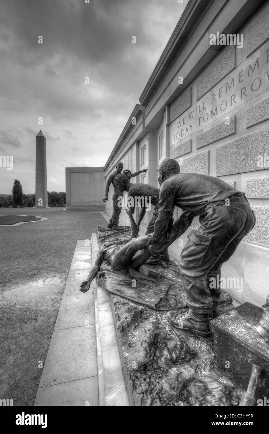 Statues de Ian Rank-Broadley au National Memorial Arboretum, Staffordshire, Angleterre Banque D'Images