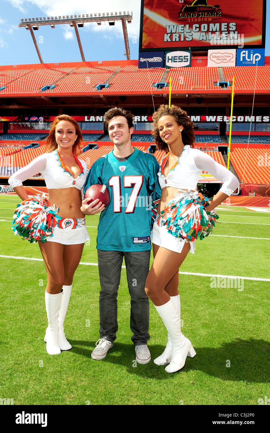 Kris Allen American Idol apparaît au stade de requins Terres avant sa performance au Miami Dolphins de Miami, parti de hayon Banque D'Images