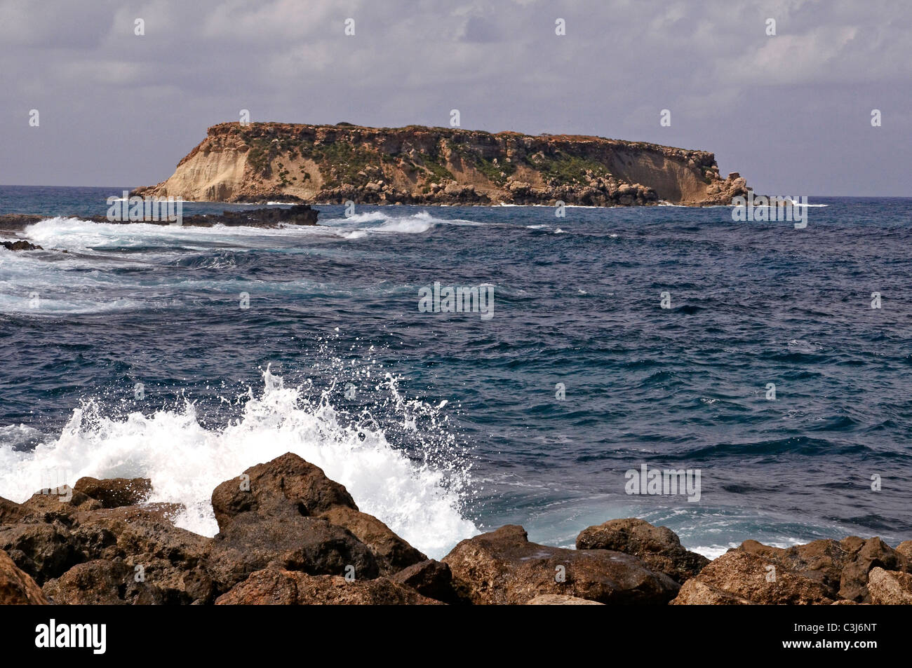 La côte d'Agios Georgios et à Cape Drepano Banque D'Images
