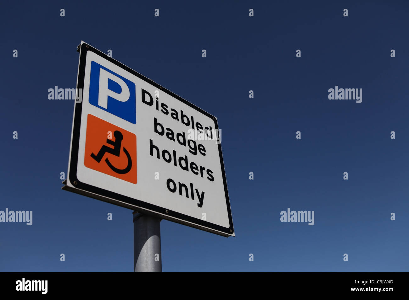 Mobilité porte seul signe pour conducteurs handicapés dans un parking dans le Royaume-Uni. Banque D'Images