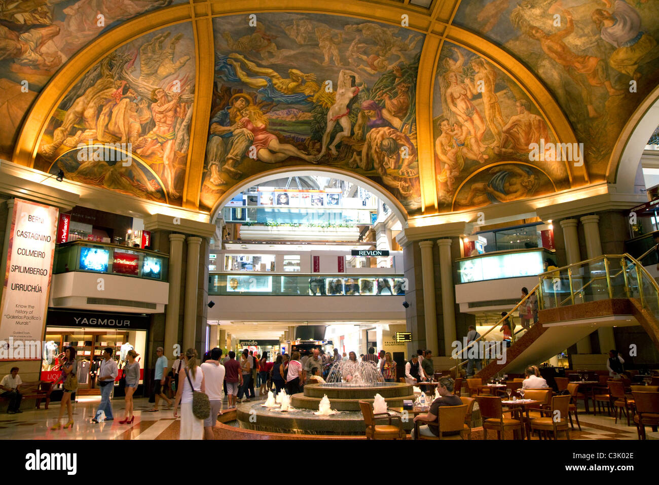 Fresques de la coupole de Galerias Pacifico, d'un centre commercial à Buenos Aires, Argentine. Banque D'Images